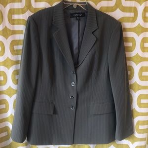 2 pc ladies business or pleasure attire.